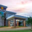 La Quinta Inn & Suites by Wyndham Jacksonville TX