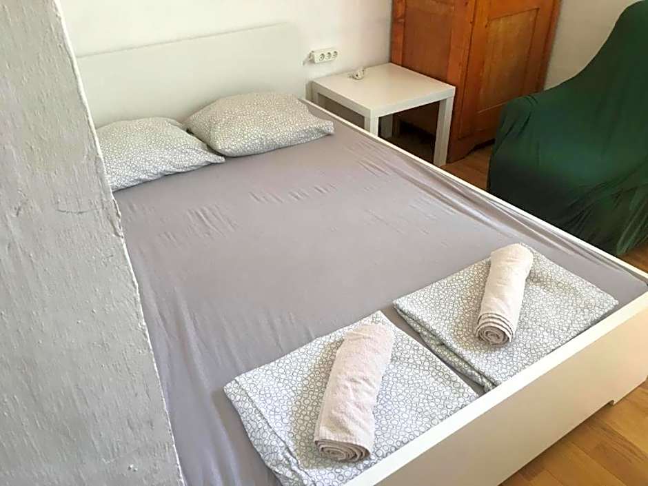 Budapest Garden Hostel - Age limit 39