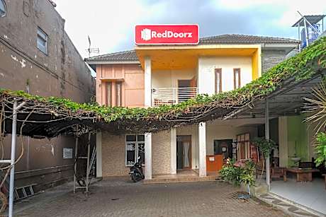 RedDoorz Syariah near Pakuwon Mall Jogja