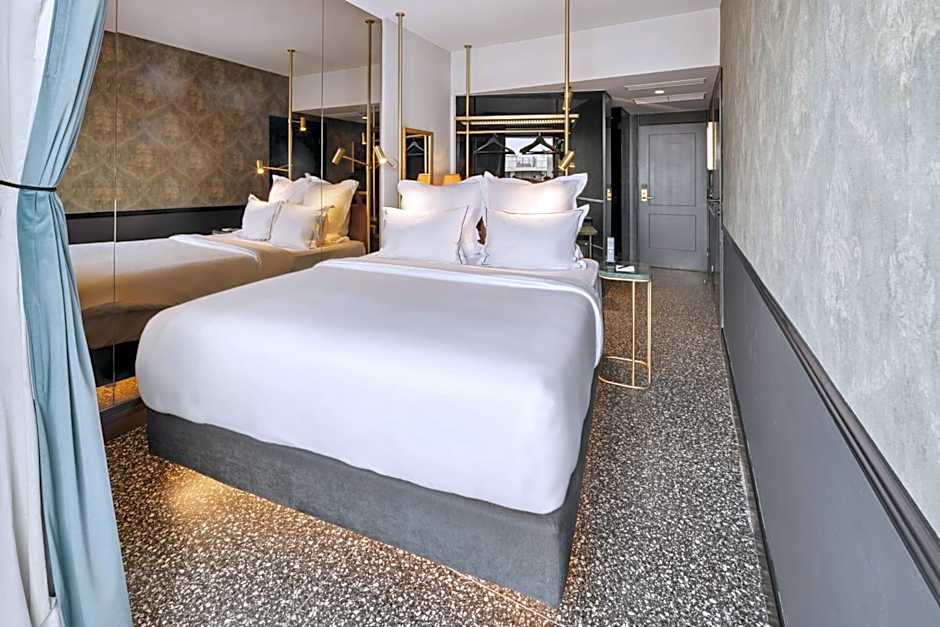 Skylark, Aluma Hotel & Resort