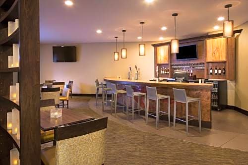 DoubleTree by Hilton Hotel Raleigh - Brownstone - University