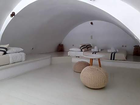 Cave Apartment with Caldera View