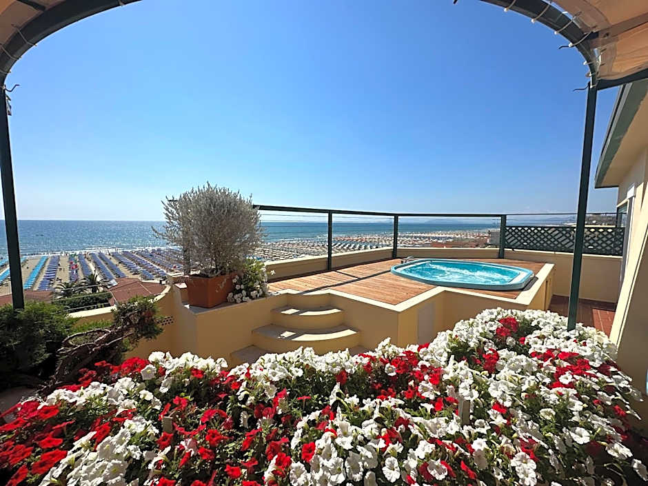 Piccadilly Penthouse with Jacuzzi