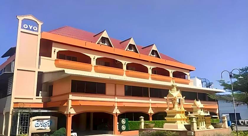 OYO 534 Phasuk Hotel