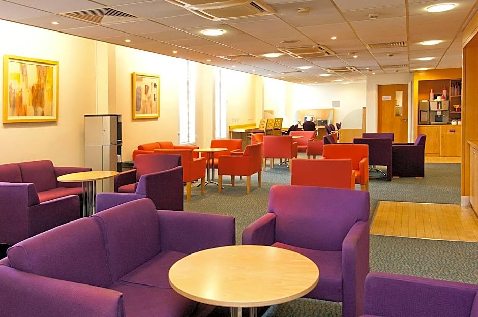 Premier Inn London Heathrow Airport T2 & T3 - Bath Road