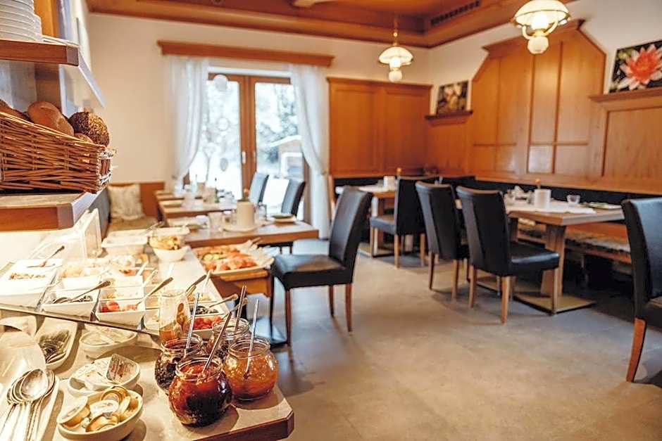Hotel Dorfcafe Unken