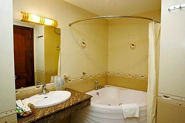 Tan Hoang Long Hotel – Ho Chi Minh City, 