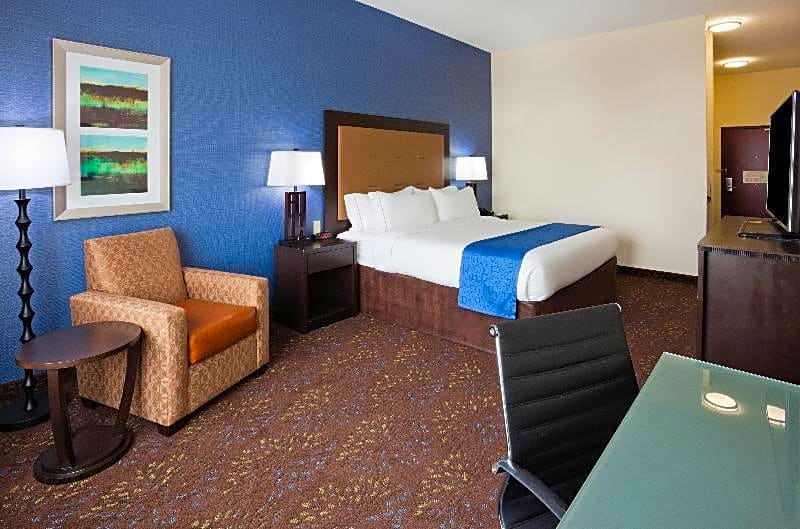 Holiday Inn Express & Suites Davenport North