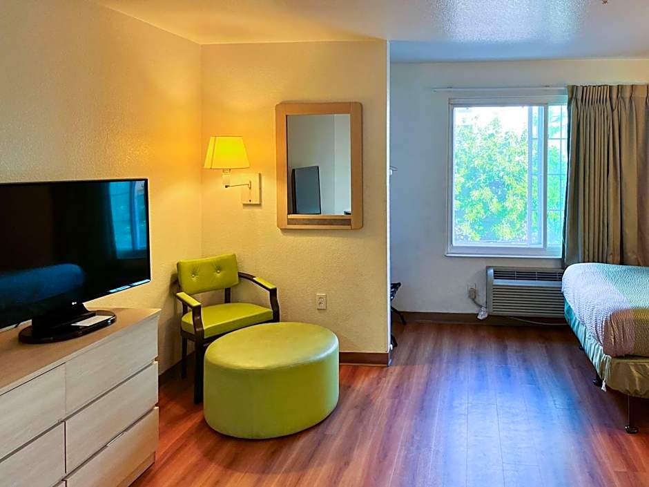 Studio 6 Belmont, CA San Francisco Redwood