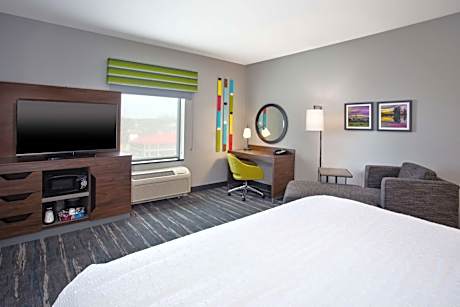 1 King Bed Nonsmoking