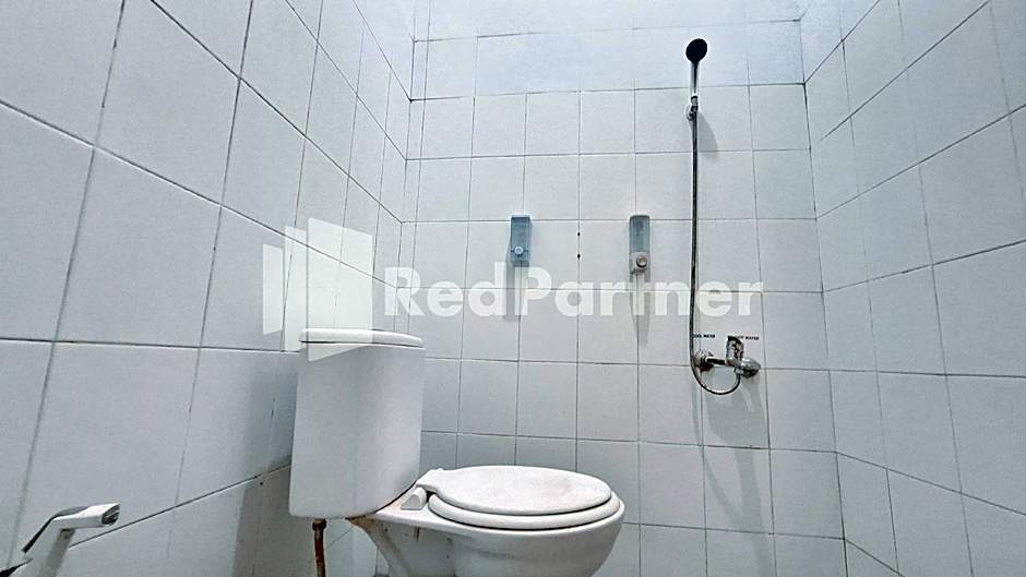 Calida Hotel Mitra RedDoorz near Alun Alun Wonosari