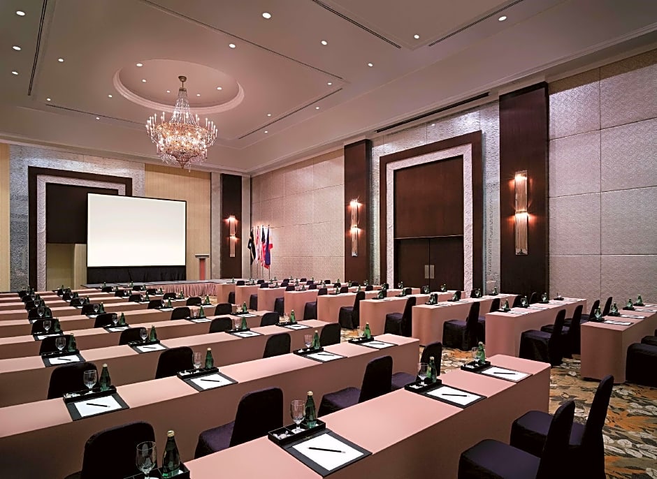 Edsa Shangri-La Manila