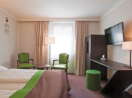 Double Room (1 Adult)