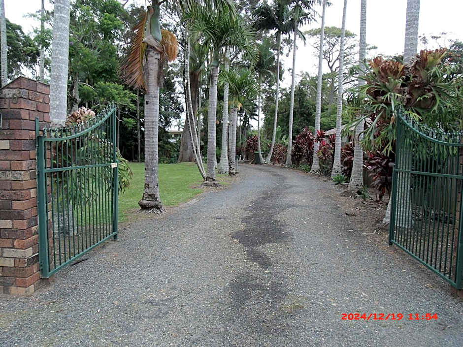 Emerald Tropical Palms B & B