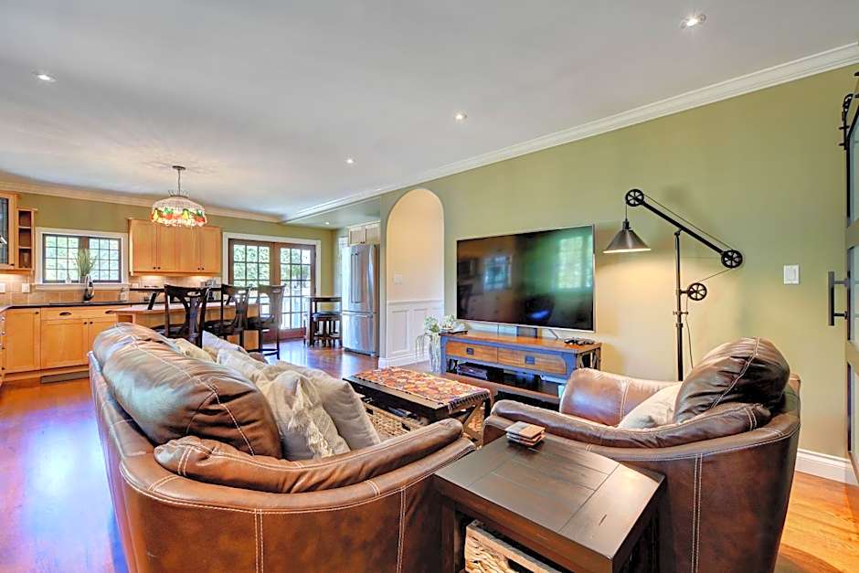 Character Stay across Swan Lake Nature Sanctuary