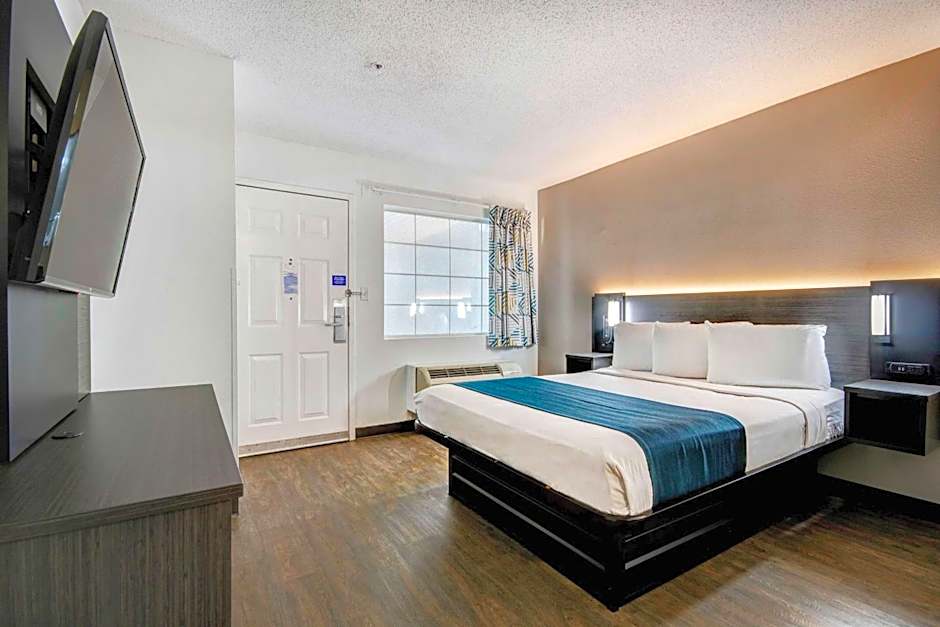 Studio 6-Ocean Springs, MS