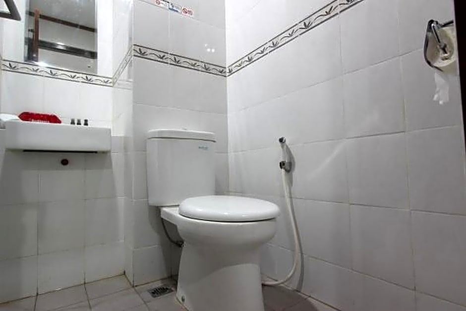 RedDoorz @ Turangga Sari