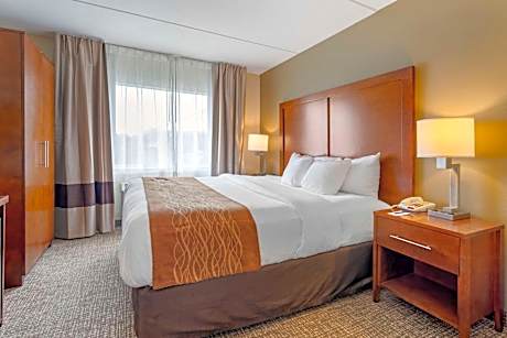 King Suite - Non-Smoking