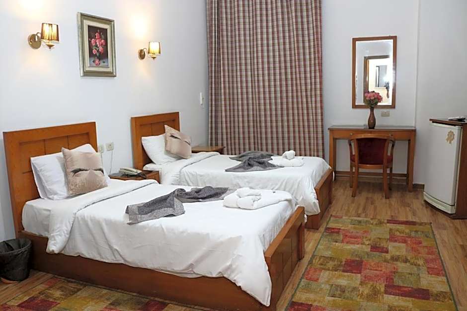 Hyde Park House Hotel