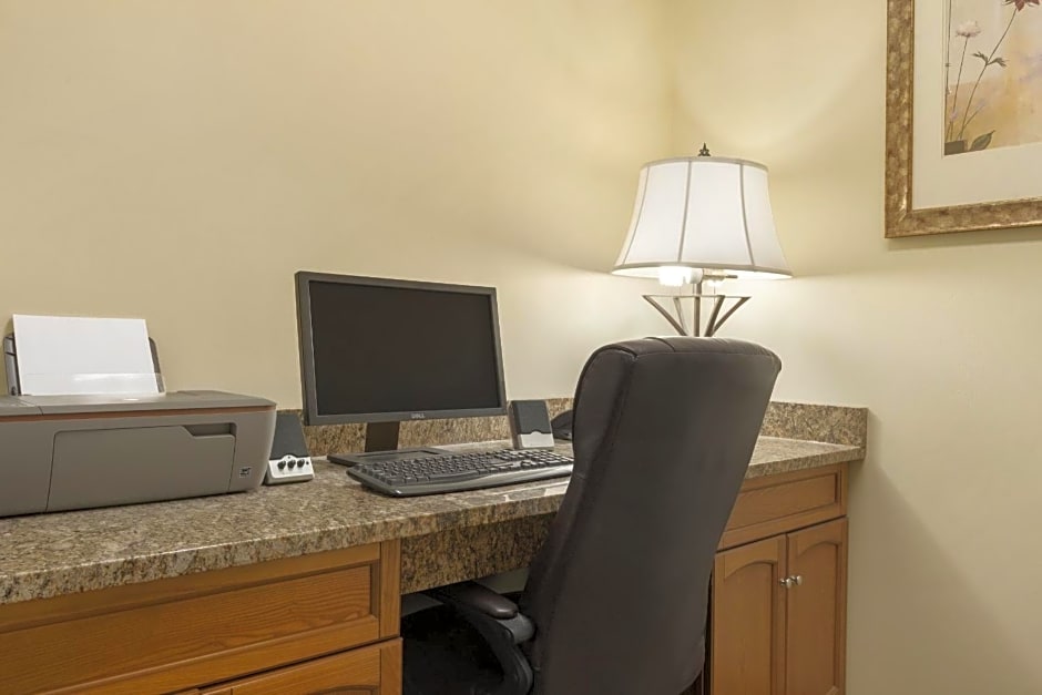 Country Inn & Suites by Radisson, Moline Airport, IL