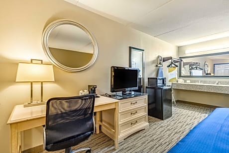 1 king bed - non-smoking, flat screen television, desk, high speed internet access, microwave and refrigerator, coffee maker, continental breakfast