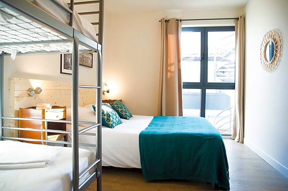 Georges Hostel & Café