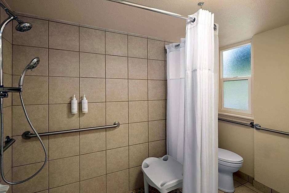 Days Inn by Wyndham Maui Oceanfront