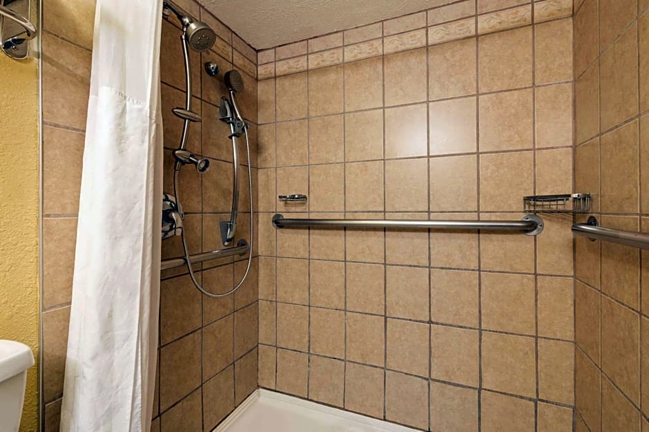 Ramada by Wyndham Bowling Green