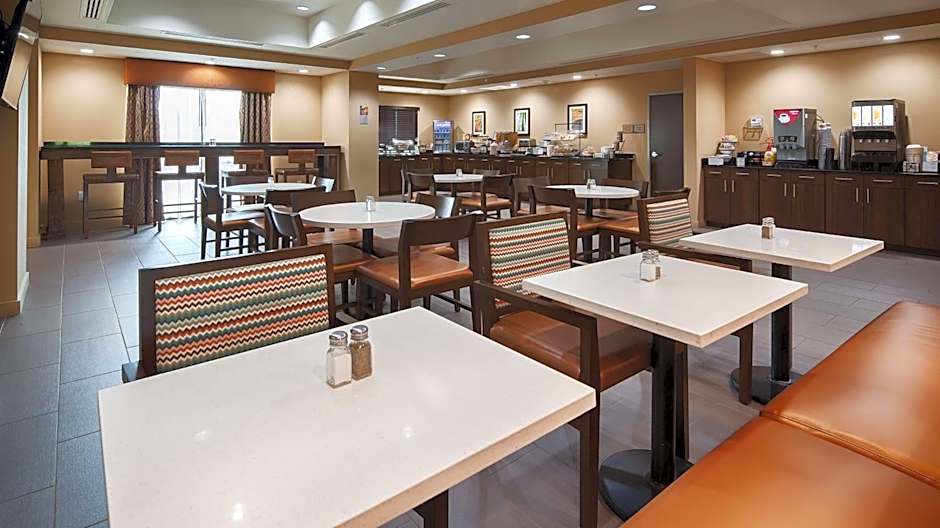 Best Western Plus Elmendorf Hotel / San Antonio Hotel