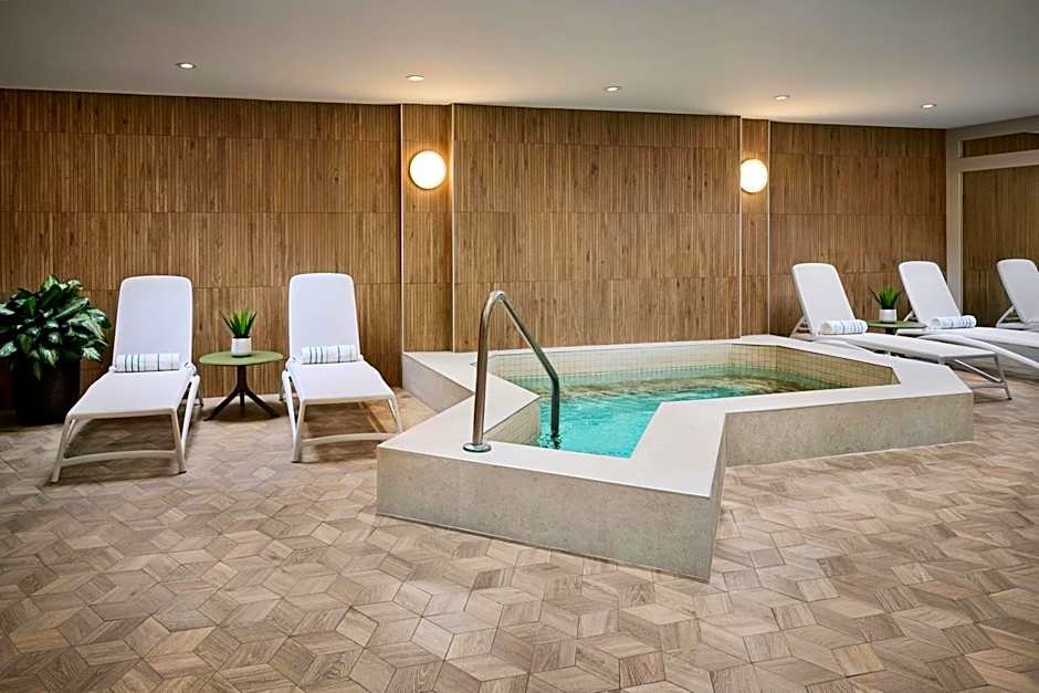 Omage Hotel, Montreal Laval, a Tribute Portfolio Hotel