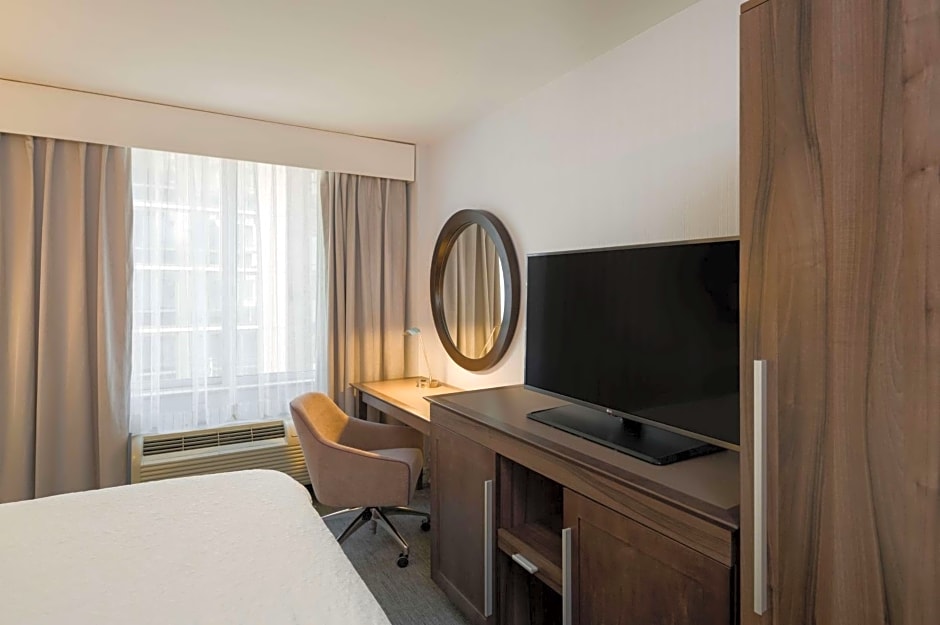 Hampton Inn By Hilton Manhattan - Times Square South - Newly Renovated