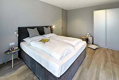 Two-Bedroom Apartment with Mountain View