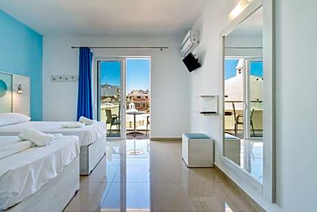 Triple Room with Balcony