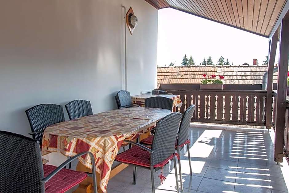 Pingvin Cukrászda Apartman felső szint