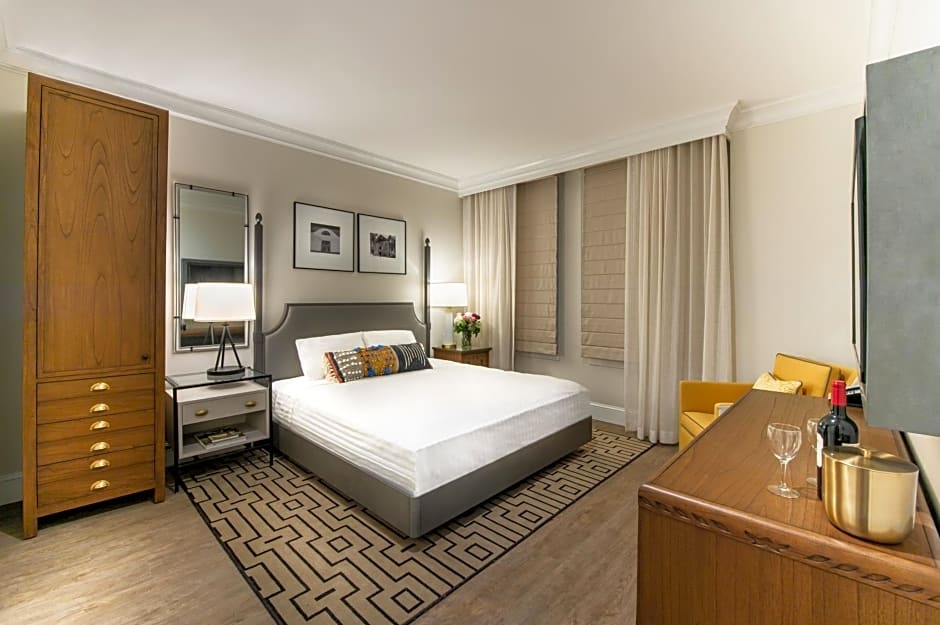 Hotel E