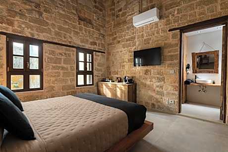 Suite with Garden View