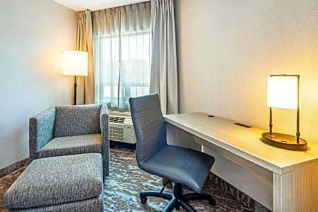 Comfort Inn Kingston - Highway 401