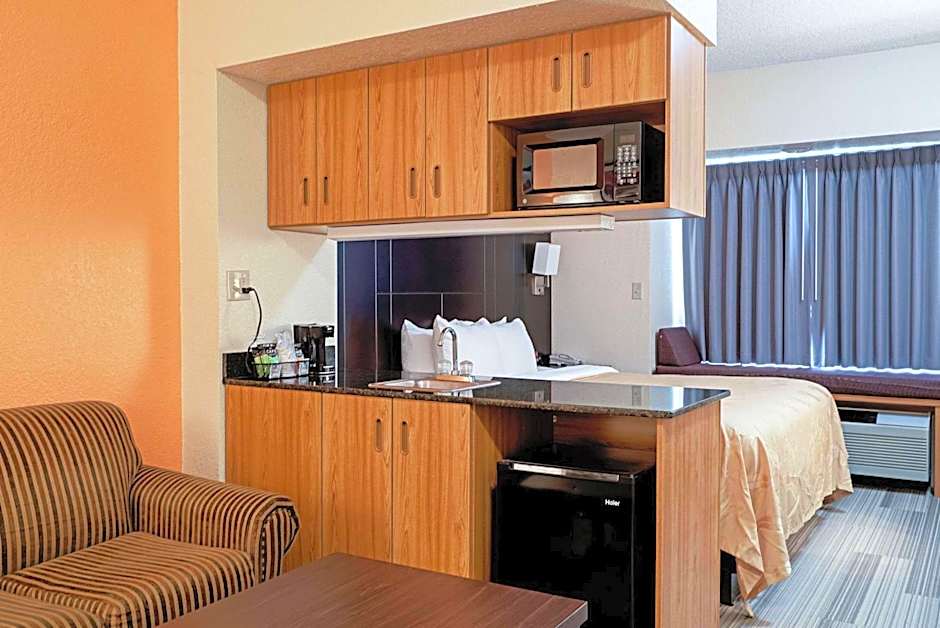 Quality Inn & Suites Robbinsville