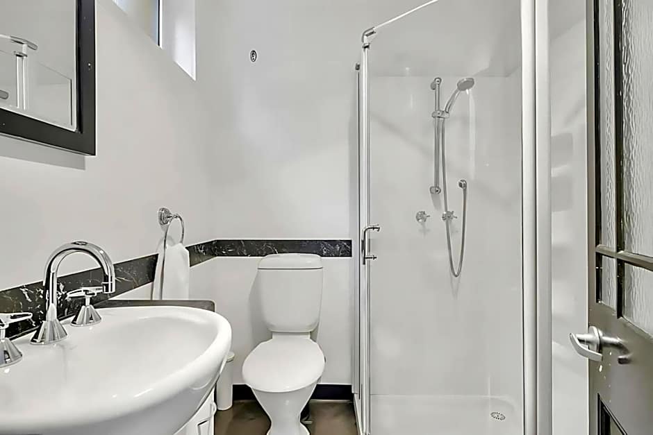 Urban Vibes at Grappa Court North Hobart