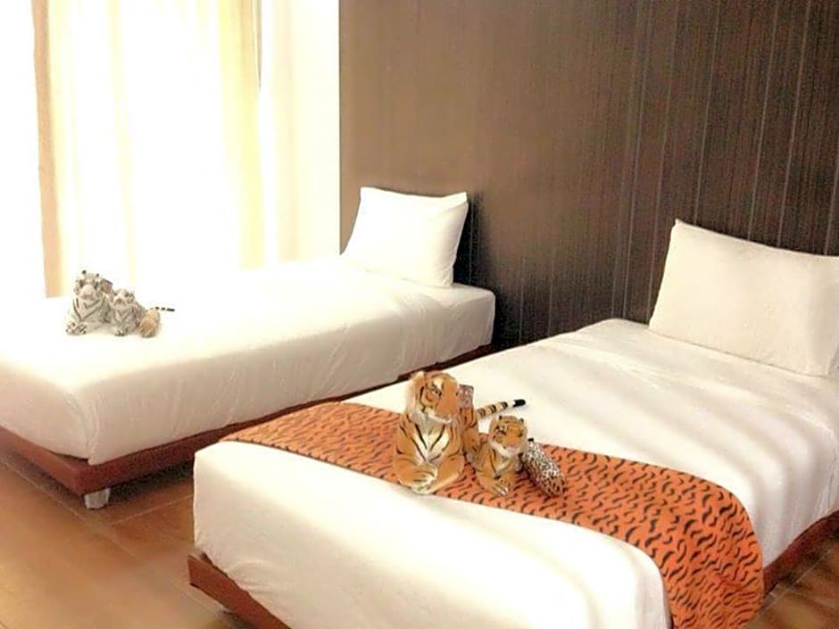 The Pride Hotel At Laemsing