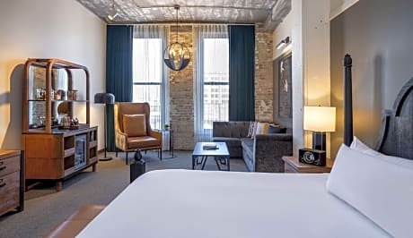 Deluxe Queen Room ADA