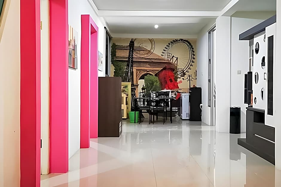RedDoorz Plus @ Taman Madiun