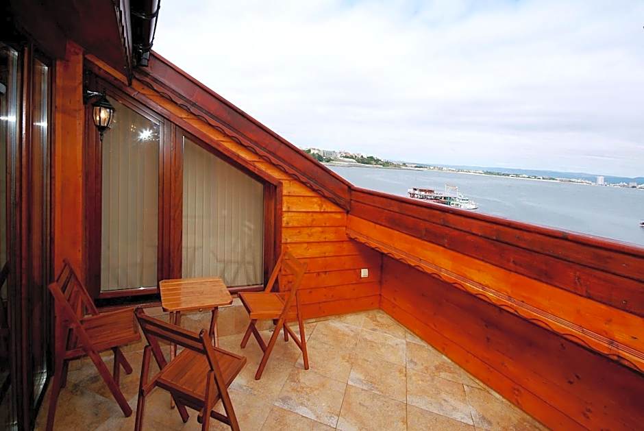 Family Hotel Saint Nikola and Free parking