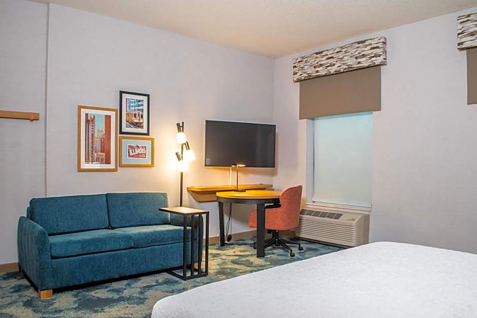 Hampton Inn & Suites Addison