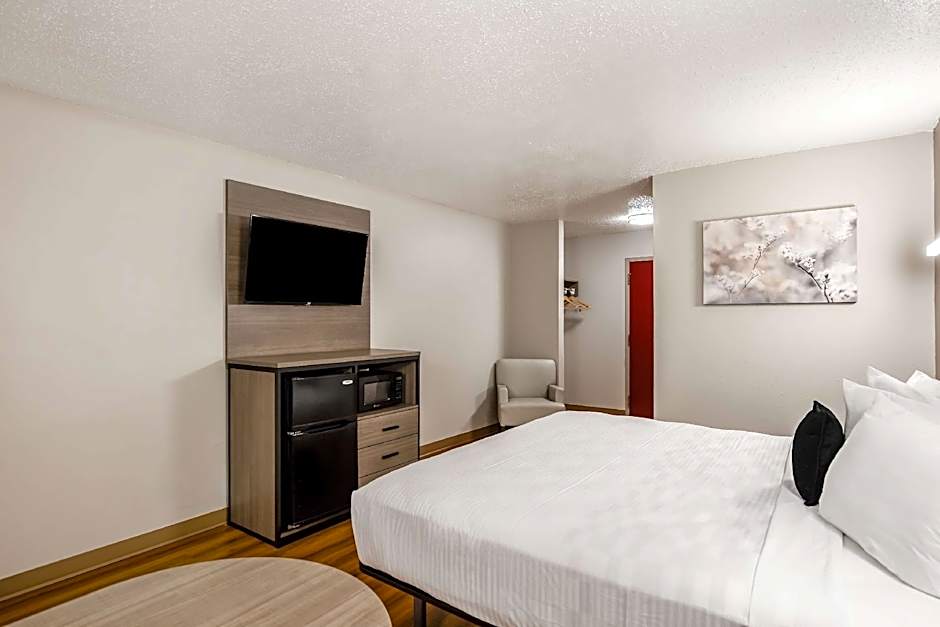 Red Lion Inn & Suites Pontoon Beach