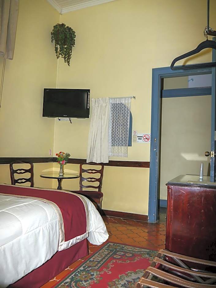 Hotel Santo Tomas / Historical Property
