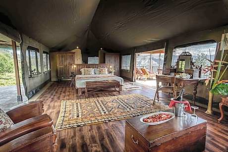 Honeymoon Suite with Mountain View