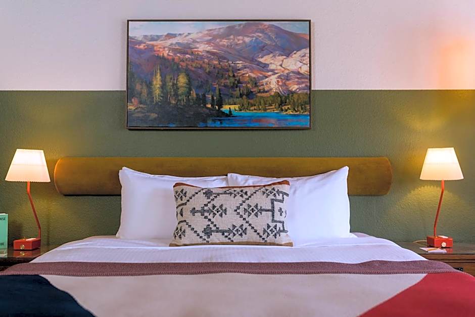 Station House Inn South Lake Tahoe, by Oliver