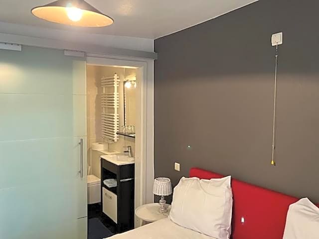 Photo 1 of 7 of Double Room