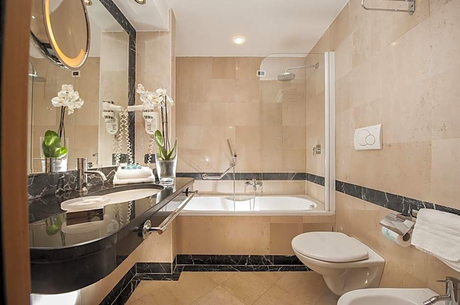 Cardinal Saint Peter Hotel